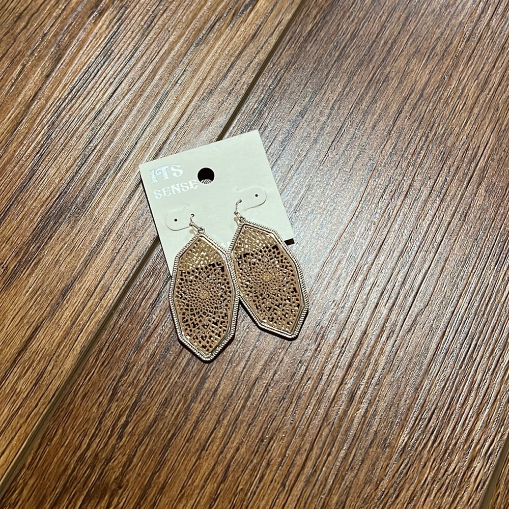 It’s Sense two-tone earrings